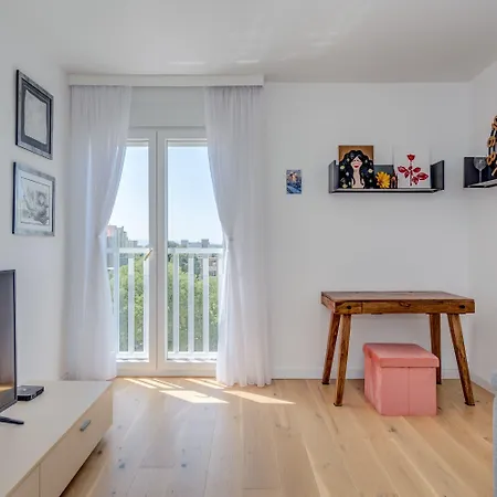 Apartman Modern 90 M2 With Balcony W The Sea View