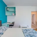 Apartment Modern 90 M2 With Balcony W The Sea View *