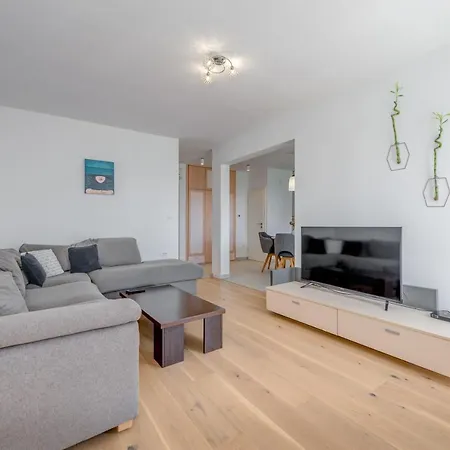 Apartment Modern 90 M2 With Balcony W The Sea View *