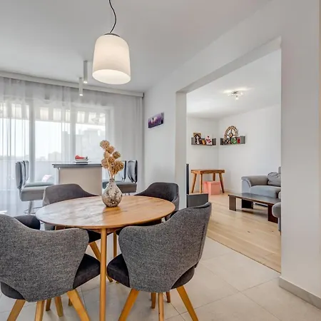 Apartment Modern 90 M2 With Balcony W The Sea View Split