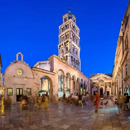 Апартаменты Modern 90 M2 With Balcony W The Sea View *