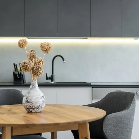 Апартаменты Modern 90 M2 With Balcony W The Sea View