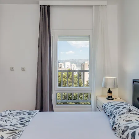 Апартаменты Modern 90 M2 With Balcony W The Sea View